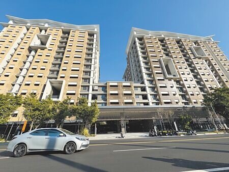 
台南市政府都發局指出，全市目標興建1萬2045戶社宅，預計民國120年全數完工。圖為去年底啟動招租的「宜居小東」，受理申請至1月12日，線上已有3148人申請。（曹婷婷攝）
