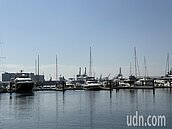 高雄港「遊艇臨停泊位」設置少、申請過程繁瑣　民代批觀光交益打折