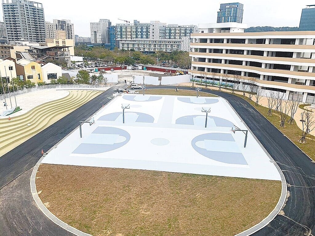 新竹縣竹北市文中二校舍工程採分期推動，B棟已提前竣工順利投入使用，A、D棟也已於民國114年6月申報竣工，目前進度達96％。圖／新竹縣政府提供