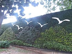 南山人壽配合臺北市政府觀光傳播局公益活動及政令宣導，以「1600貓熊世界之旅-臺北」及「臺北‧再前進」等主題帆布美化圍籬，贊助相關公益活動不遺餘力。佈景依宣導主題而更換，使美化多一些靈動，少一些枯燥。打造夜間城市光廊，吸引遊客於佈景前駐足留影。