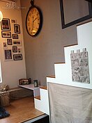 青年公寓房間內部。