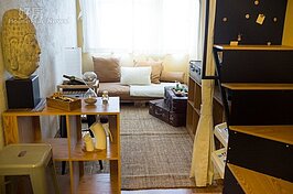 挑高的設計，讓小坪數空間更活用。