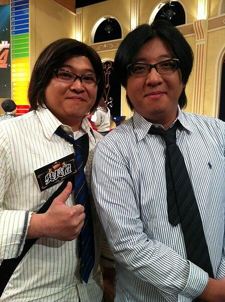 大愷(左)模仿小胖老師袁惟仁(右)。（翻攝自「大愷/吳長愷」臉書粉絲團）