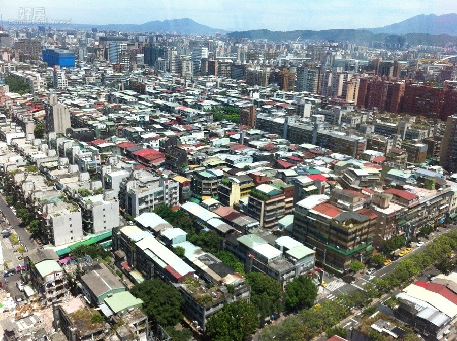 台北市市容老舊,常令觀光客搖頭嘆息。 (吳光中/攝)