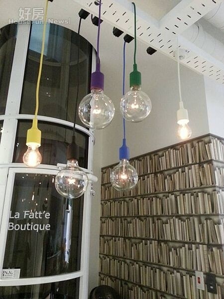 7.為了節省空間,特別花80萬做了這個造型前衛的子彈電梯。