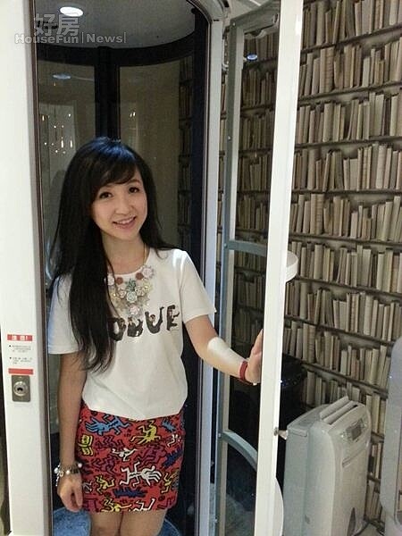 8.要前往二樓的臥室,必須搭乘電梯上去。