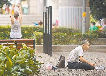 
台灣邁入超高齡社會，台北市議員李芳儒指出，高齡長者常面臨房東不願出租窘境，建議市府應研議社宅「終身續住」機制保障。（本報資料照片）

