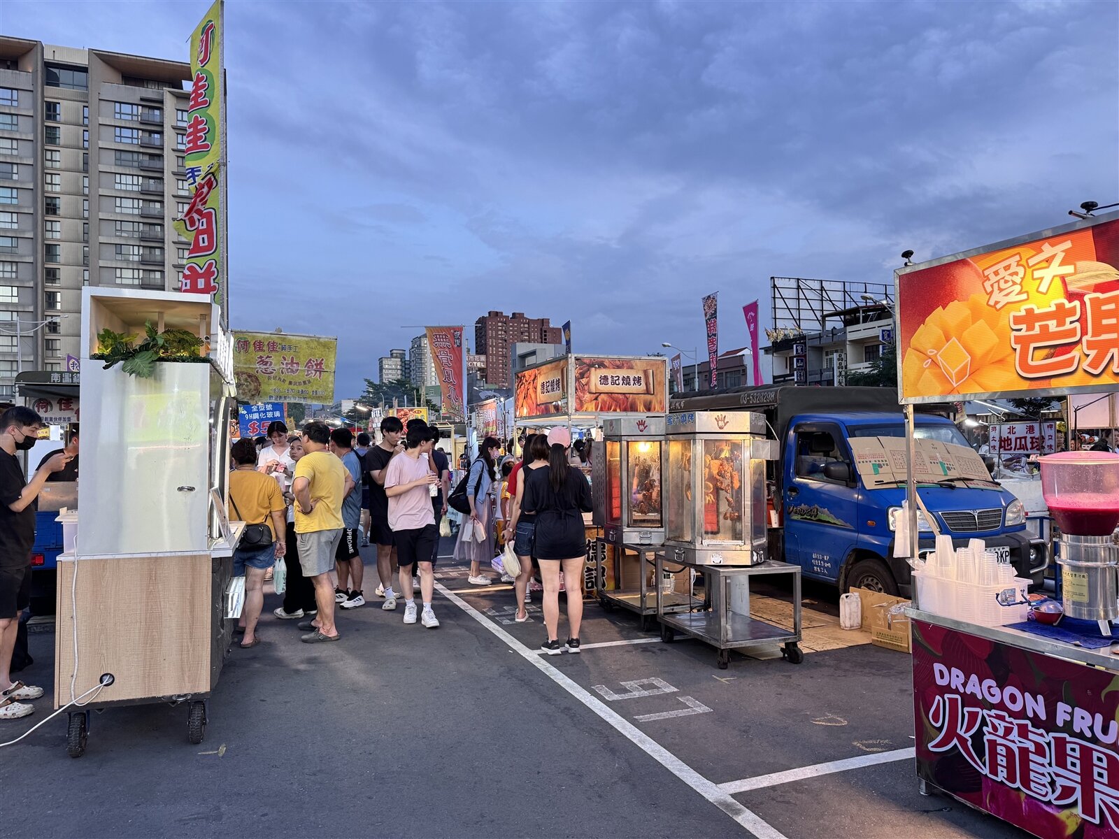 新竹市樹林頭夜市近來有攤商接獲通知，夜市僅營業至1月底。對此市府證實，該夜市用地原屬國防部，已接獲該土地另有規畫，停車場及夜市將今年2月起停止營業，市府會另尋找適合設置。記者黃羿馨／攝影 