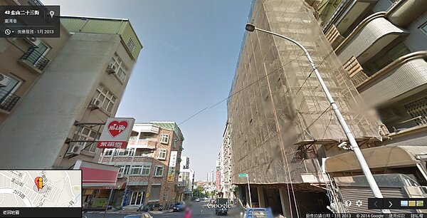 媒體爆料新竹市金山街內有多棟違建,圖中興建中的建築即是一例。(翻攝自Google Map)