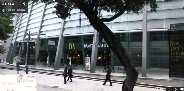 位於台北小巨蛋內的麥當勞近日因店租調漲而收店。（翻攝自Google Map）
