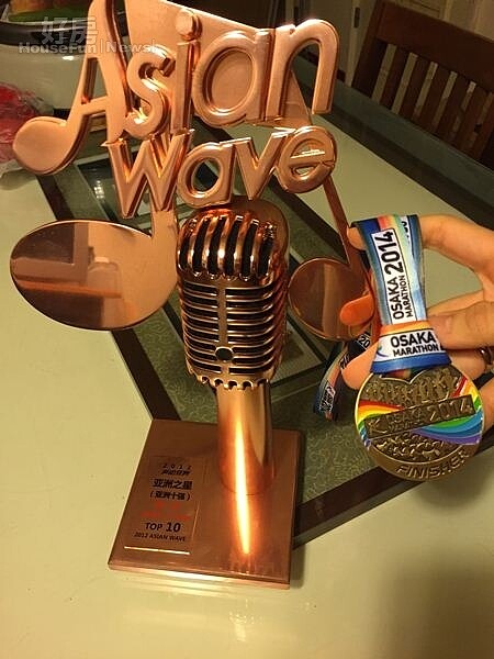 8.梁一貞前年遠赴上海參亞洲音樂盛會「聲動亞洲」,最終榮獲亞洲之星殊榮,這個獎盃對她的歌唱生涯意義重大。