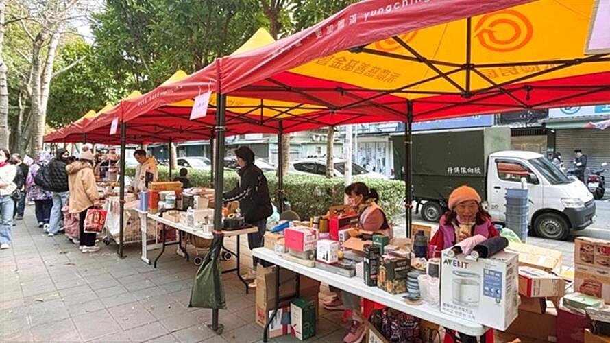 「寒冬送暖第三屆愛心活動暨政令宣導」不少民眾踴躍參與，當日活動結餘將捐贈在地弱勢孩童，為寒冬注入溫暖力量。