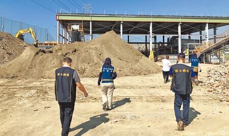 
高雄市美濃區與大樹區多處農地及國有地，去年接連爆發盜採土石及非法傾倒營建廢棄物案件，橋頭地檢署指揮專案小組追查京福工程有限公司等5家土資場。（本報資料照片）
