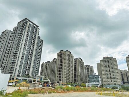 
去年龜山A7等重劃區大量交屋移轉，帶動契稅稅收，去年桃園契稅實徵26億餘元，預算達成率高達128％。（蔡依珍攝）
