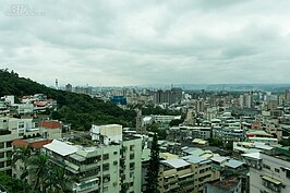 站在陽台就可看到北投與關渡平原的風景，晚上夜景十分迷人。