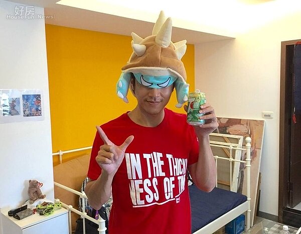 8.偶爾也會在家上傳KUSO搞笑照片與粉絲分享。(焦糖哥哥臉書專頁)