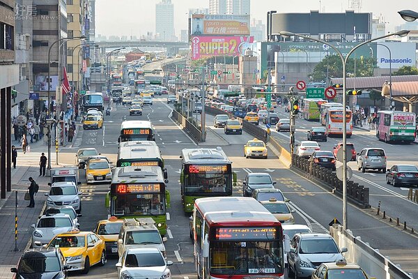柯文哲上任後將拆除忠孝西路公車道。（好房網News記者 陳韋帆／攝影）