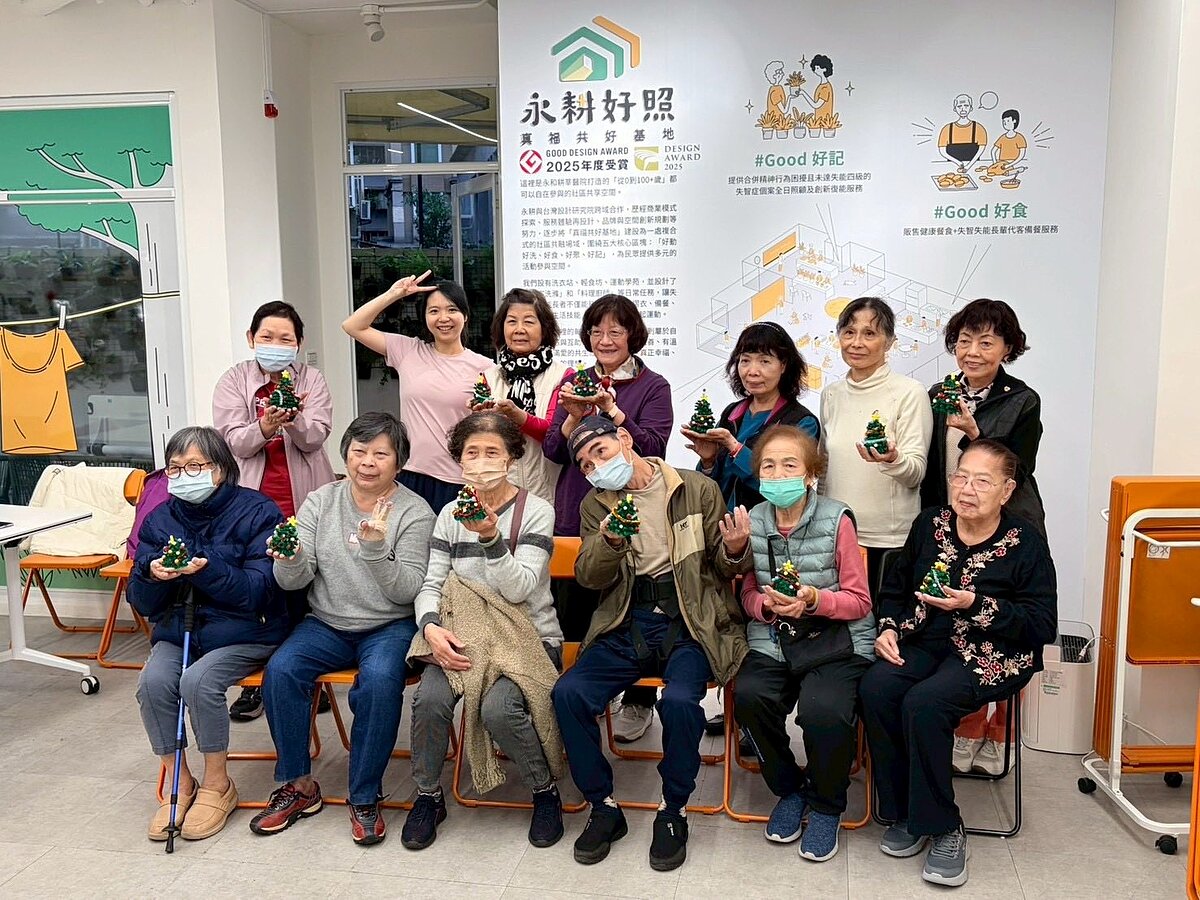 永耕長照站手作聖誕樹活動