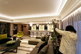 許多人都會在家裡擺放古董或藝術花瓶。拿來插花當然不錯，若是具有巧思，其實路邊幾支樹枝也可以變成藝術品。