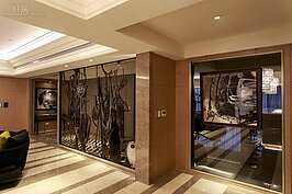 鑄鐵看起來不值錢，但是在藝術家手中卻可巧妙幻化成為藝術屏風。