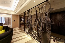 鑄鐵看起來不值錢，但是在藝術家手中卻可巧妙幻化成為藝術屏風。