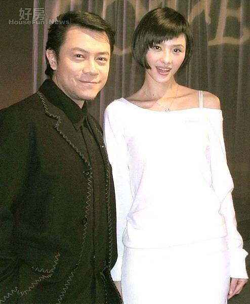 8今年蕭淑慎自唱片圈重新出發,左為蔡康永。(華視提供)