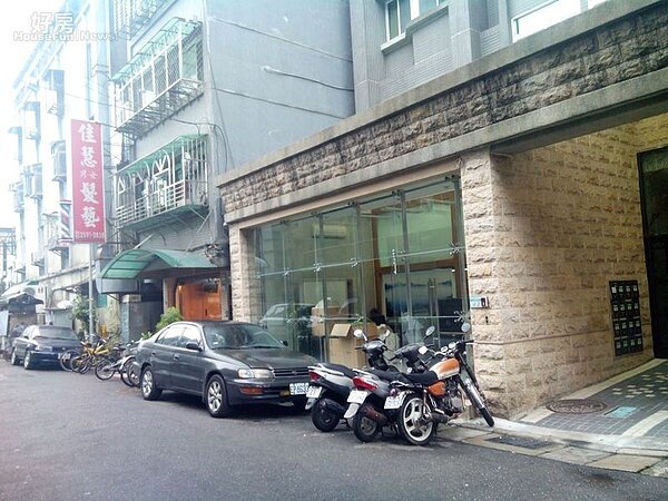 3一樓店家經營生意單純,人員進出不多。