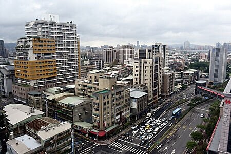 
第七波房市管制瞄準名下已有房、新增第一戶房貸「無寬限期」，新增房貸減少4％~5％，房屋交易單價也大降。圖∕本報資料照片
