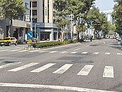 高雄光華一路補丁多　3月重刨鋪