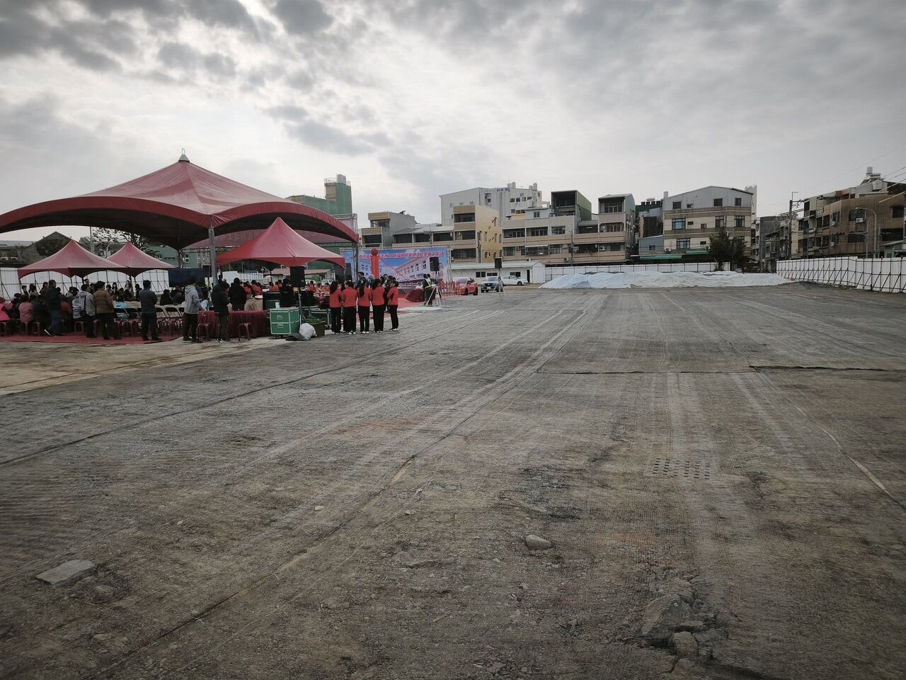 台南新化舊果菜市場原址將興建新化衛生所暨衛福園區,昨天動工。記者謝進盛/攝影