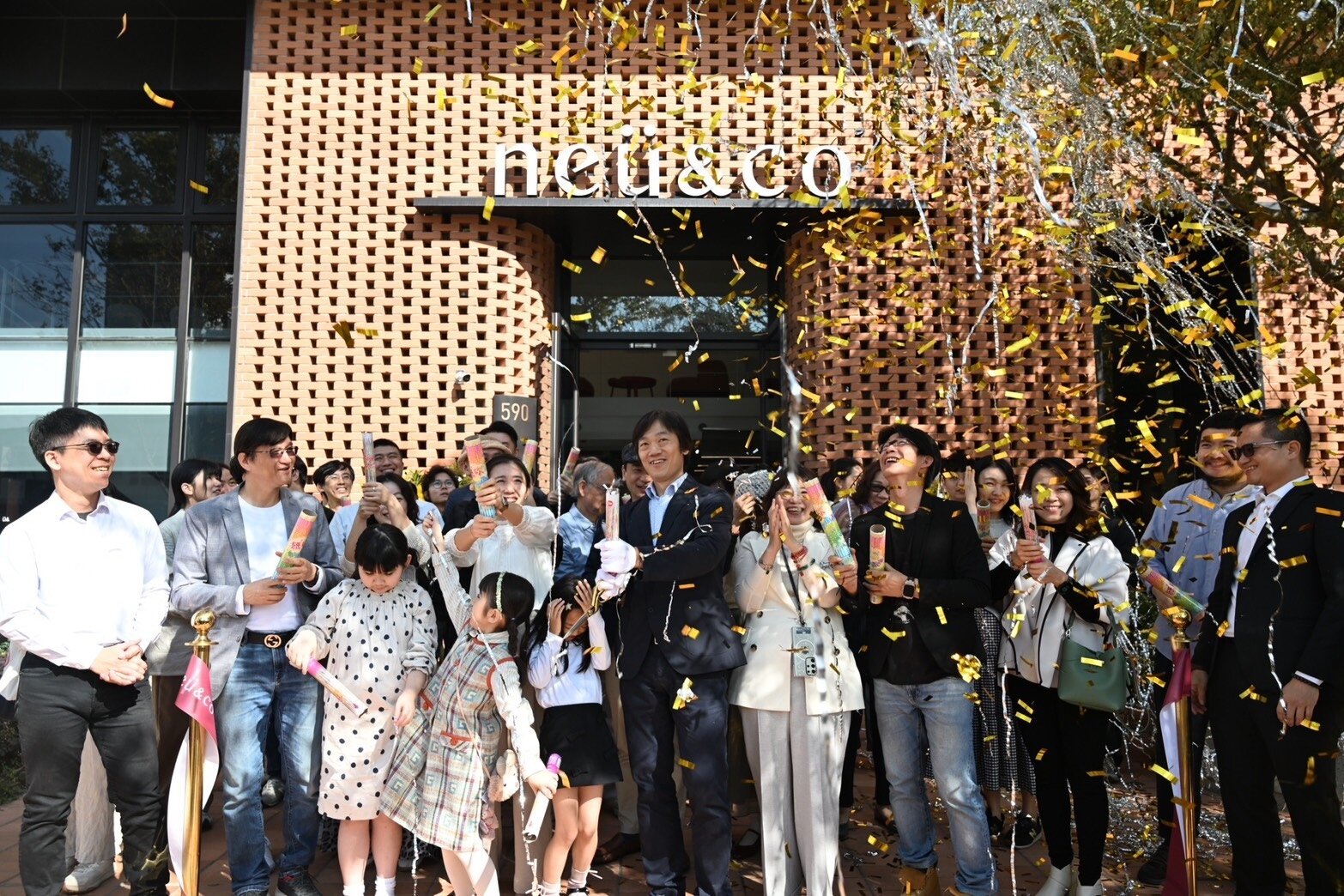 台中烏日新興路「最美紅磚牆」咖啡廳開幕!文青打卡好去處