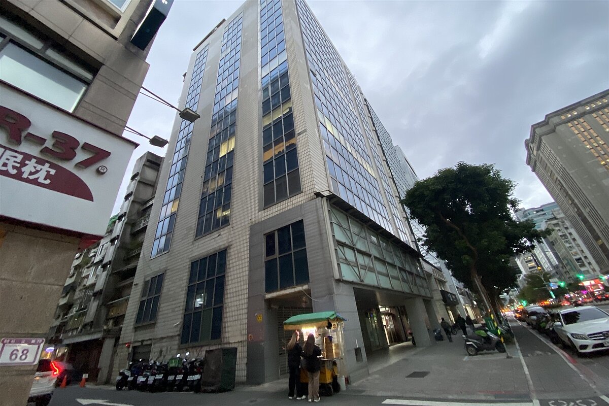 最新實價揭露，11月台北市中山區松江路的一樓店面，約227坪，以月租58萬元，成為去年第五高月租金的店面租賃交易。圖／台灣房屋提供