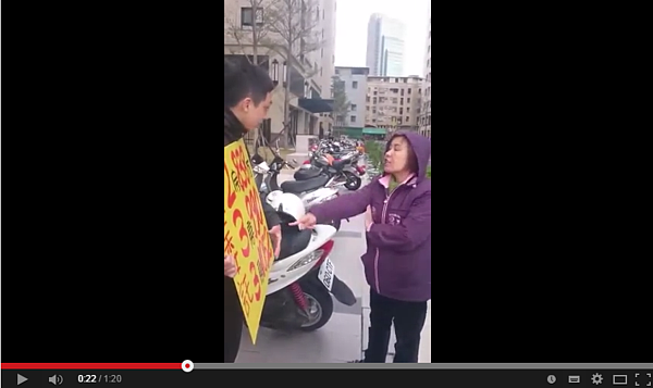 屋主怒罵駐點仲介，賣房破壞行情。（翻攝自Youtube）