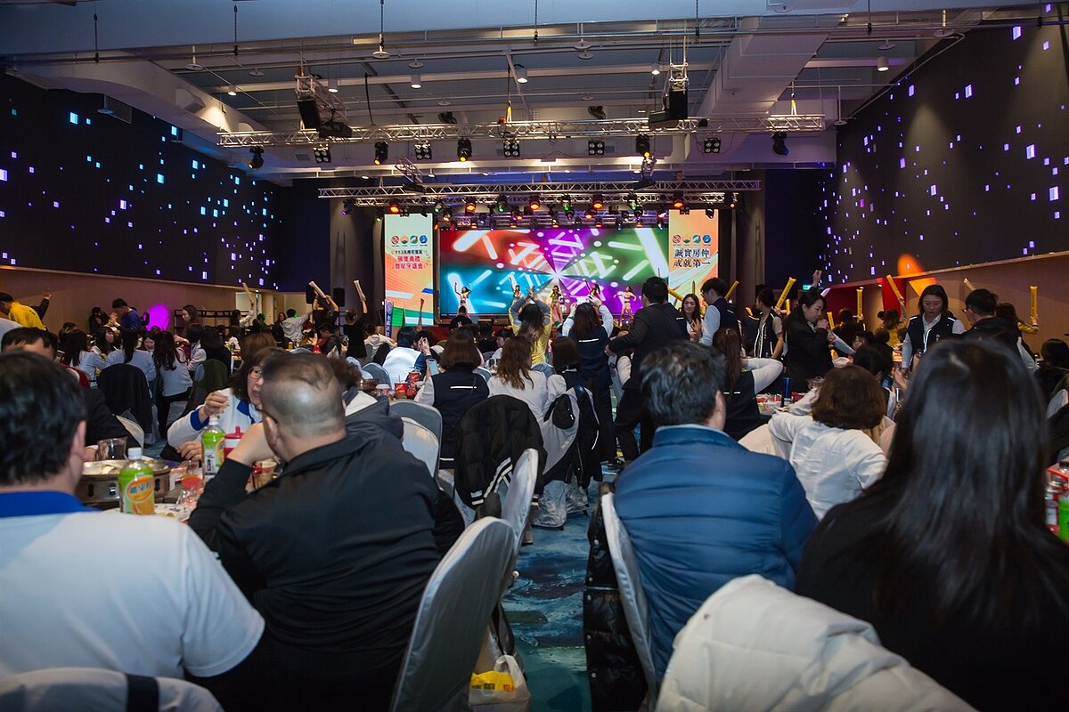 永慶加盟四品牌2026年花蓮區尾牙2月份登場,預計席開逾50桌,將成為花蓮規模最大的尾牙晚會。此為2025年資料照、永慶房產集團提供