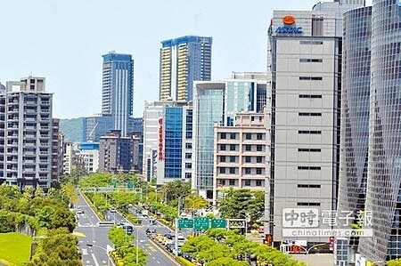 金管會昨表示,壽險業投資商辦不動產目前有年租金收益最低門檻2.875%規定,未來將會研擬鬆綁,預計明年2月底做出結論。(本報資料照片/洪錫龍攝)