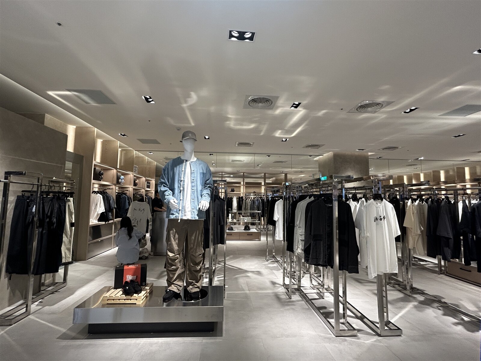 新光三越2025年在台北信義新天地A9打造「SKM Men’s」專屬樓層,推出後帶動A9館5成以上來客成長。記者江佩君/攝影