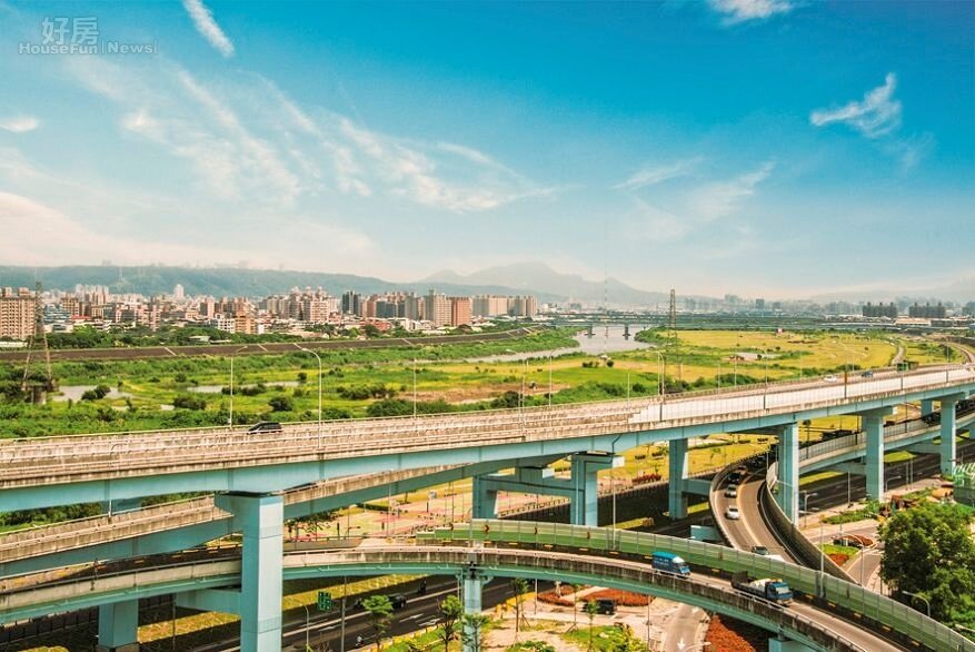 新北市台64線往新莊方向。(建商提供)