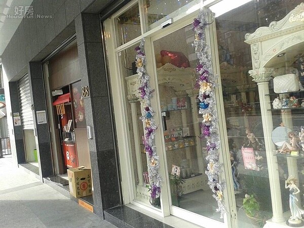 

4一樓為商用店面，有多家商店進駐。