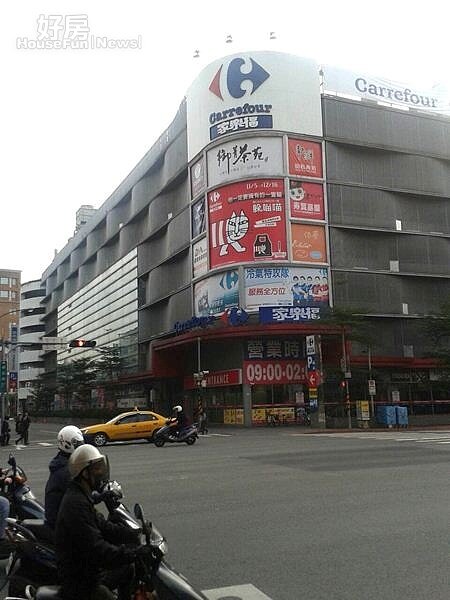 5家樂福大型連鎖超市就在不遠處。