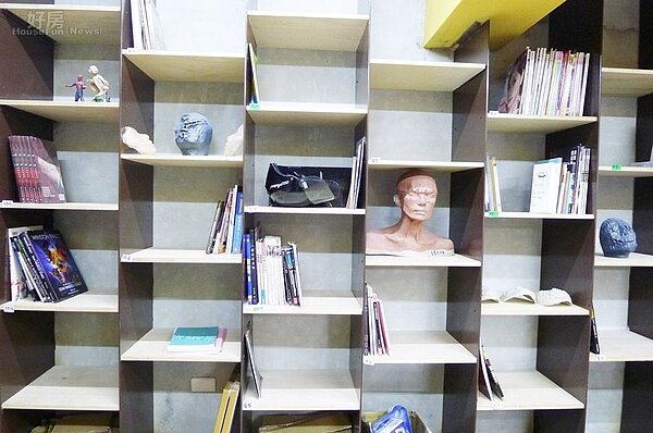 
6.格子櫃上除了收納也有展示作用。