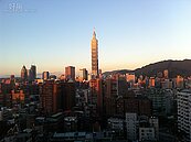 2015住宅烏雲罩頂　專家：「賣為上策」