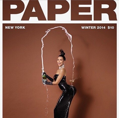 美國時尚名媛金卡達夏曾替PAPER雜誌拍照封面。（翻攝自glamour.com）