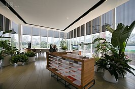 光與風充滿著接待中心內每一個角落，如同置身於國外度假飯店般。