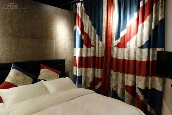 
9.另一間房則走英式風格，英國國旗窗簾很有特色。 