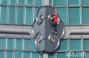 霍諾德徒手攀台北101　工傷協會：101踐踏工安、把人命當宣傳素材