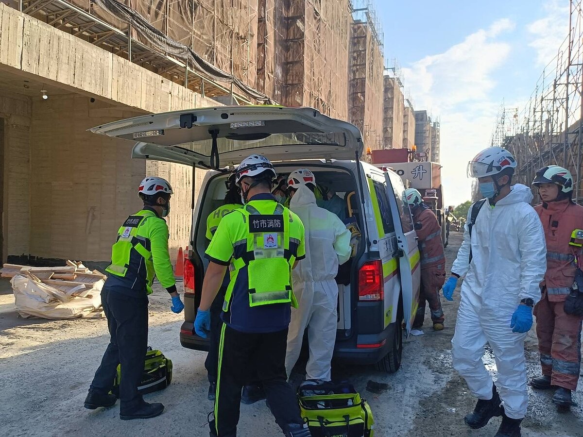 消防人員到場時，該名男子已呈現到院前心肺功能停止狀態，緊急送醫搶救。圖／竹市消防局提供
