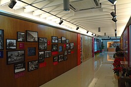 在北市文獻會辦公室旁的走廊，展示了日治時代台灣人民生活的影像紀錄。