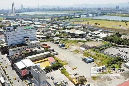 兆豐金聲請本票裁定,只要法院通過,就能確定頂新欠銀行團錢,取得強制執行名義,拍賣三重新燕廠土地還債。圖為三重新燕廠。(本報資料照片)
