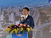 台74線大里十九甲匝道今晚7時通車　她穿一身紅洋裝出席說「百感交集」