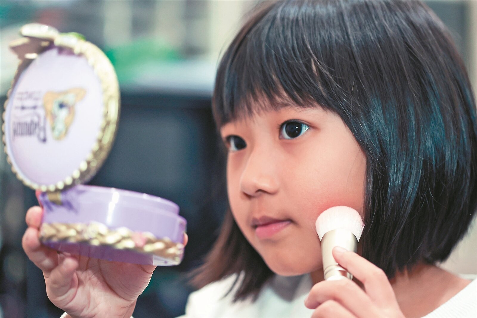 調查發現，近五成國小學童有過化妝經驗，近八成高中高職學生嘗試美妝。示意圖。記者林伯東／攝影 